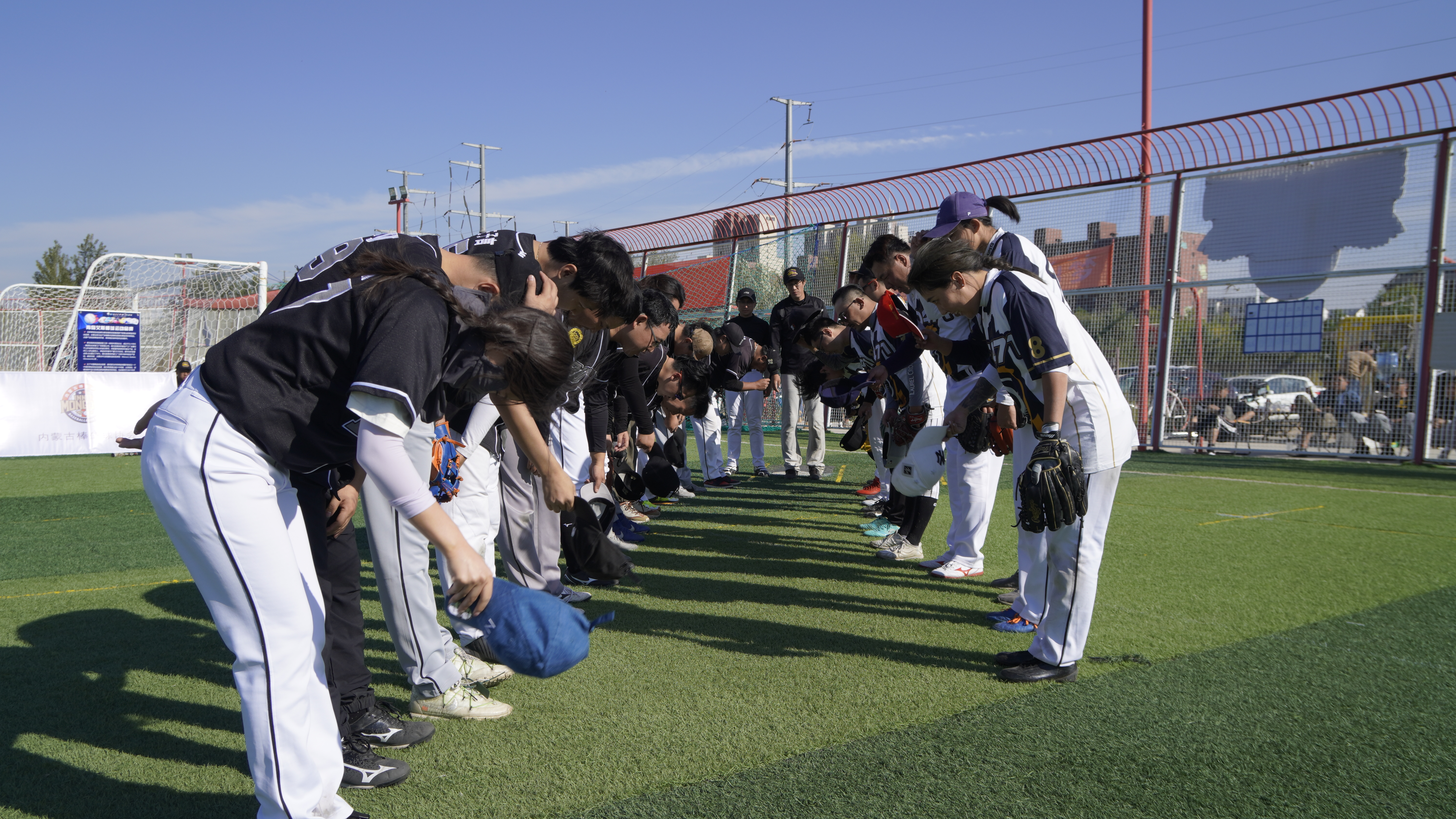 包含强强对话，精彩纷呈，球场激情四射的词条