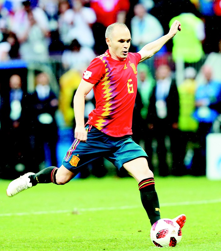 里昂中场传控精准，打破对手铁桶防线的简单介绍