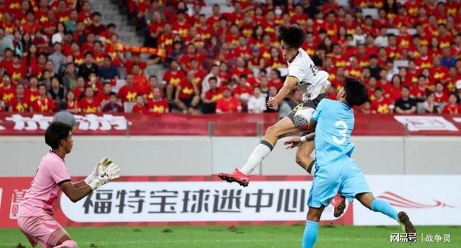 亚洲强队夺冠在望,掀起球迷热潮 亚洲强队夺冠在望,掀起球迷热潮