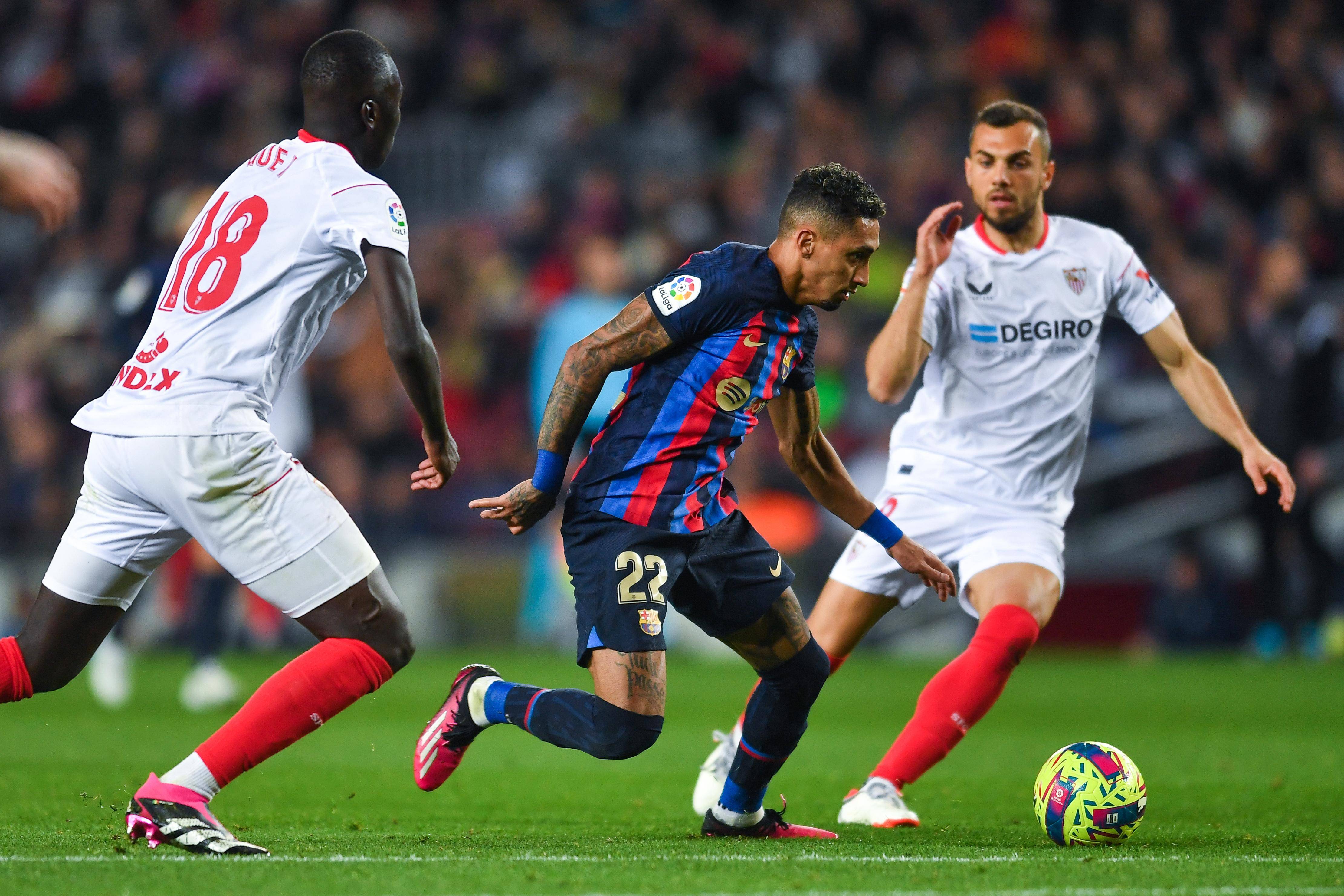 巴塞罗那大胜西甲强队，继续稳坐榜首