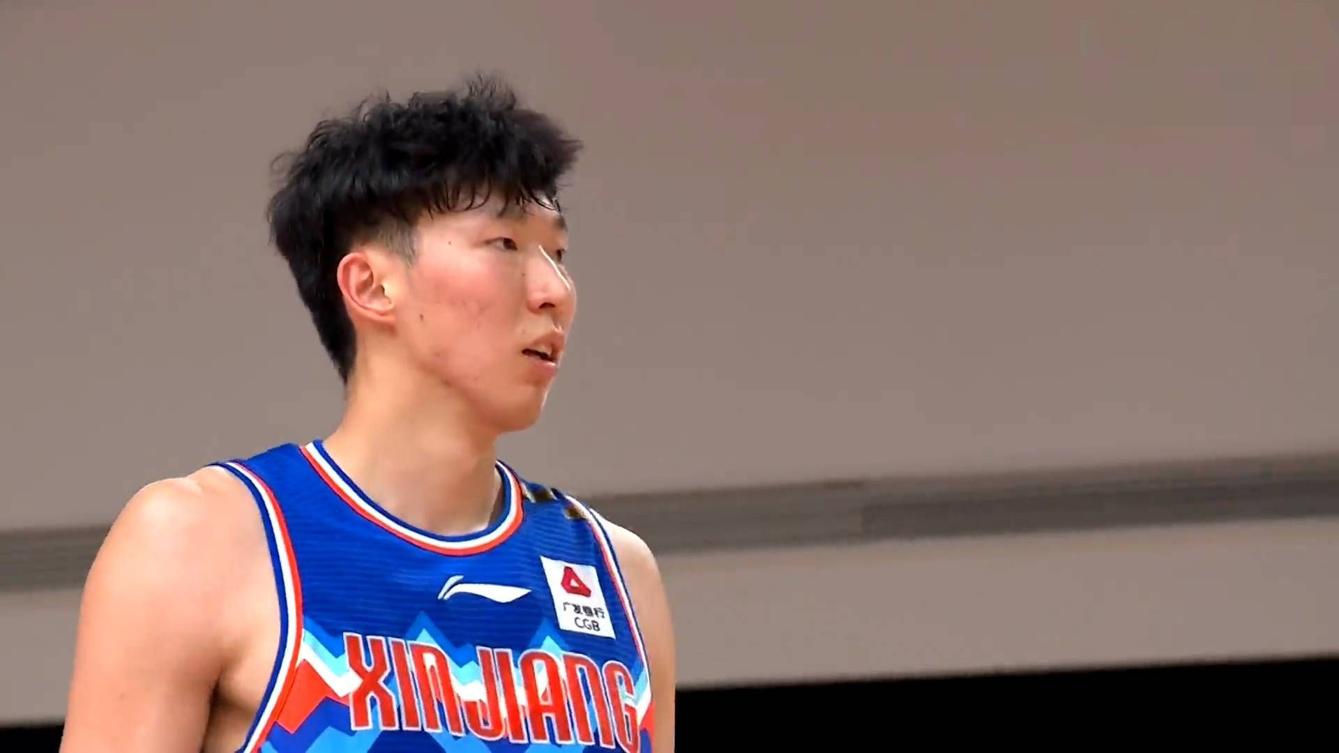 包含曝周琦考虑NBA归来，球迷期待其再次展现实力的词条