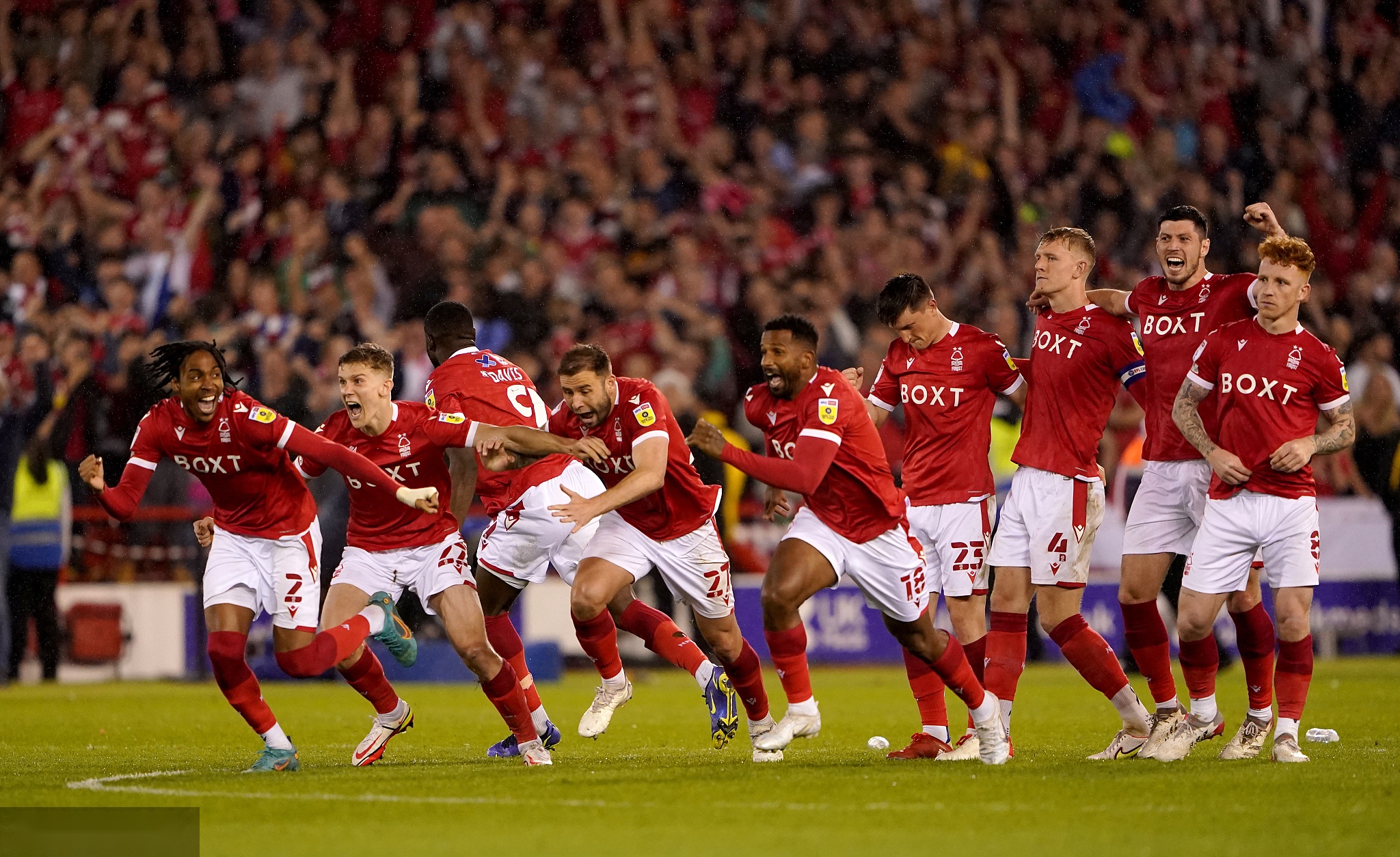 包含贵州队连胜劲旅，重回季后赛席位争夺榜首的词条