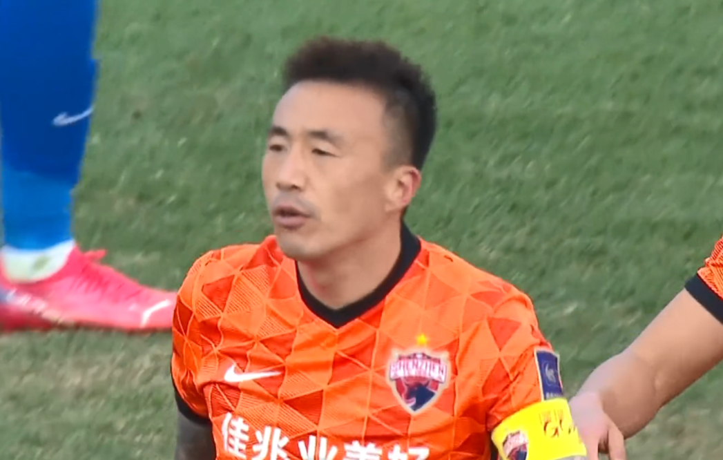 队长发威领先球队奋力保住胜利