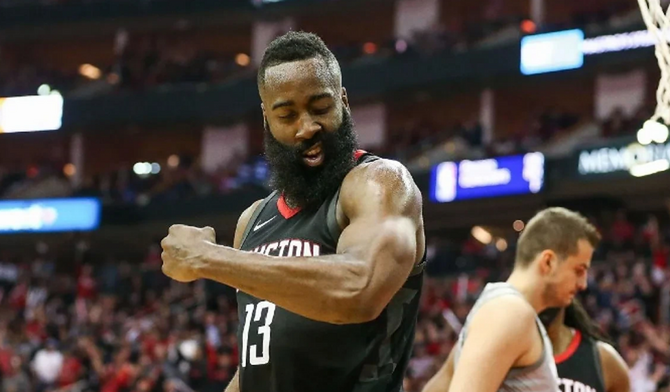 火箭客场逆转尼克斯，哈登火爆表现