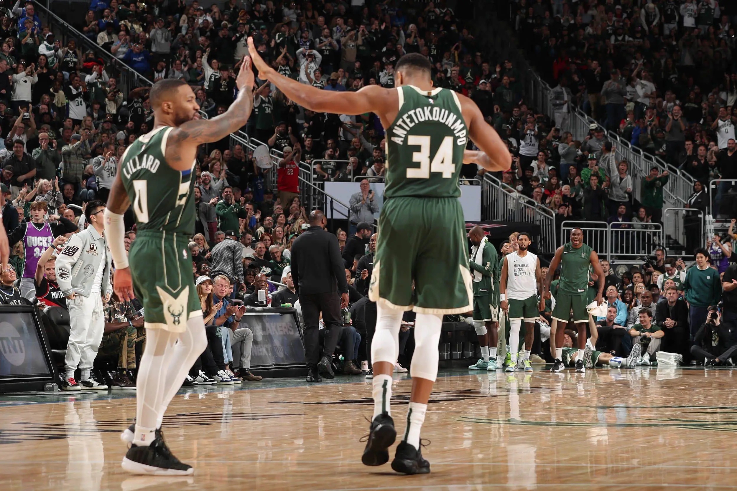 雄鹿主场击败公牛,保持领先 雄鹿主场击败公牛,保持领先