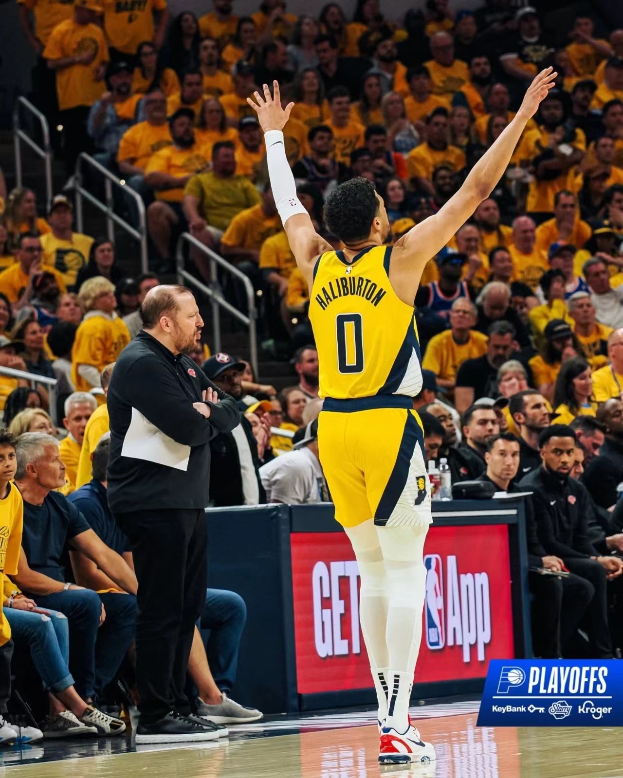 步行者队核心球员表现稳定,带领球队保持领先 步行者队核心球员表现稳定,带领球队保持领先